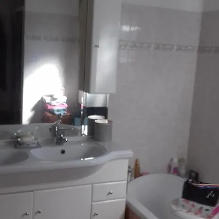 Villa T3 Cloturee Avec Piscine *